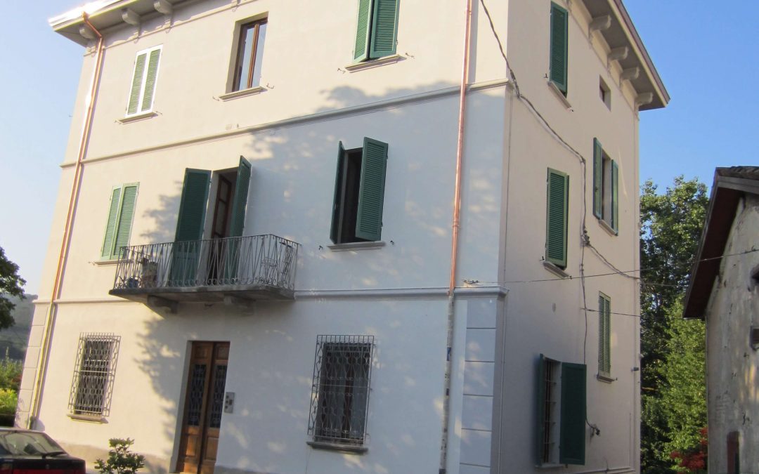 Straordinaria manutenzione di un edificio protonovecentesco  –  Solignano (Parma), 2011 – Committente privato